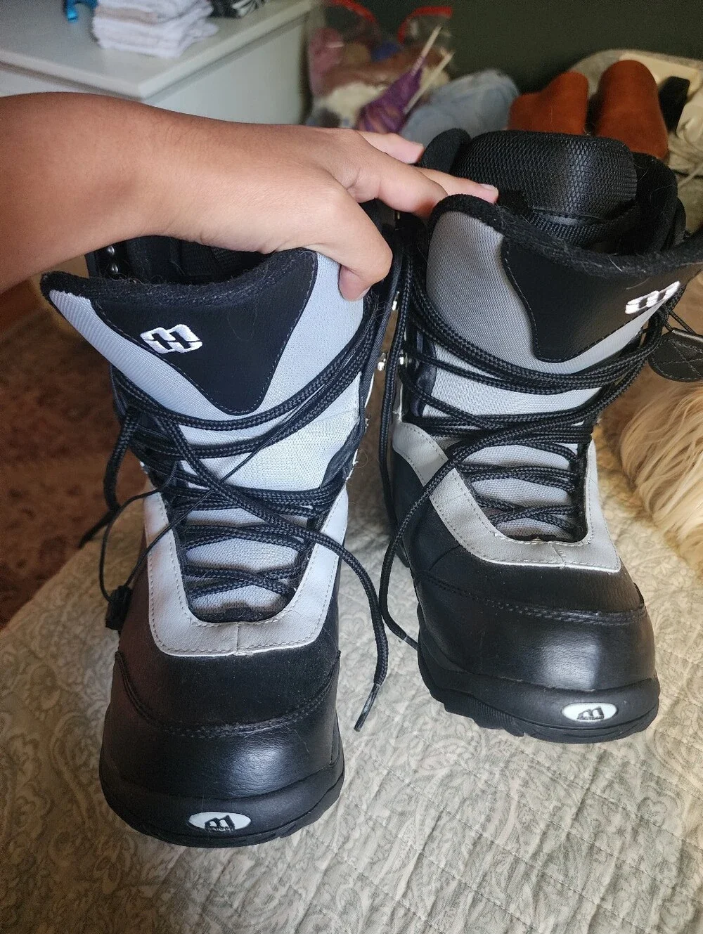 Womens Black and White Snowboard Boots - Brand: Unknown